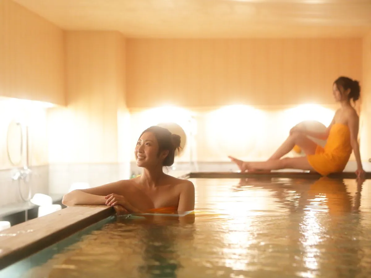 ห้องอาบน้ำรวมขนาดใหญ่พร้อมสวน (ชั้น 1)