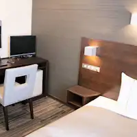 ห้องเดี่ยว (โต๊ะกว้างสำหรับทำงานคอมพิวเตอร์)