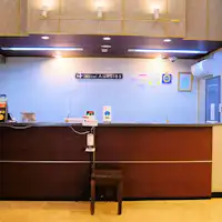 แผนกต้อนรับของโรงแรม (ติดตั้งเครื่องวัดอุณหภูมิอัตโนมัติแบบไม่สัมผัส)