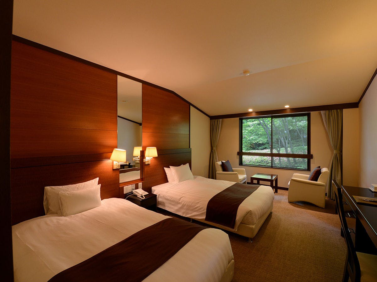 Kamar twin gaya barat bebas rokok, menghadap gunung, 20m² dengan unit kamar mandi.