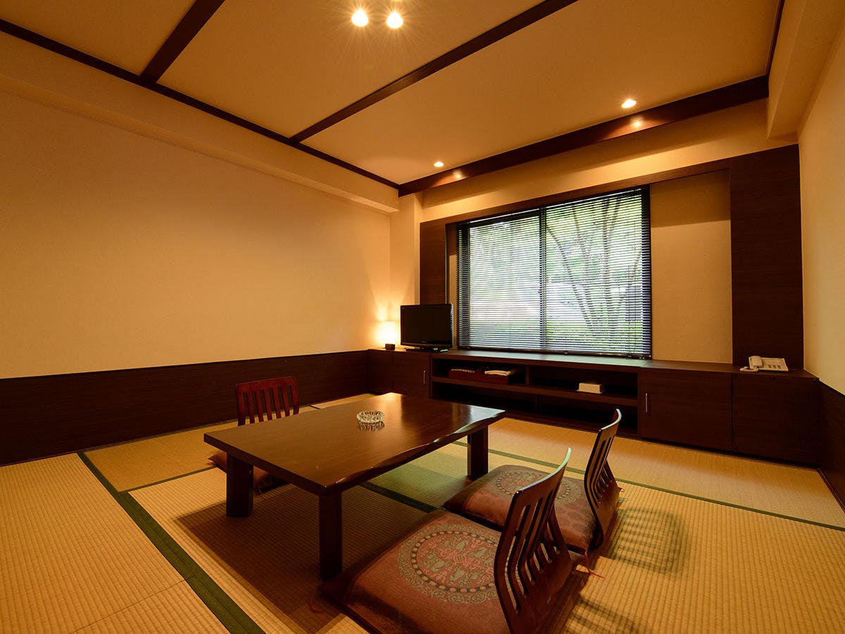 ダイヤモンド箱根ソサエティ 素泊まり 黒たまご 5個引換チケットプレゼント ガラスの森美術館 無料駐車券ほか 箱根特典付 プラン 喫煙山側 和室8畳 洗面所トイレ付 Yahoo トラベル