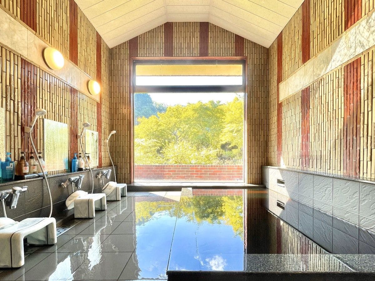 น้ำพุร้อนห้องอาบน้ำขนาดใหญ่