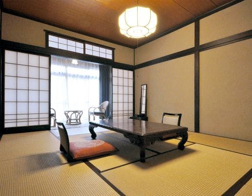 【和室10畳】1階と2階のお部屋がございます