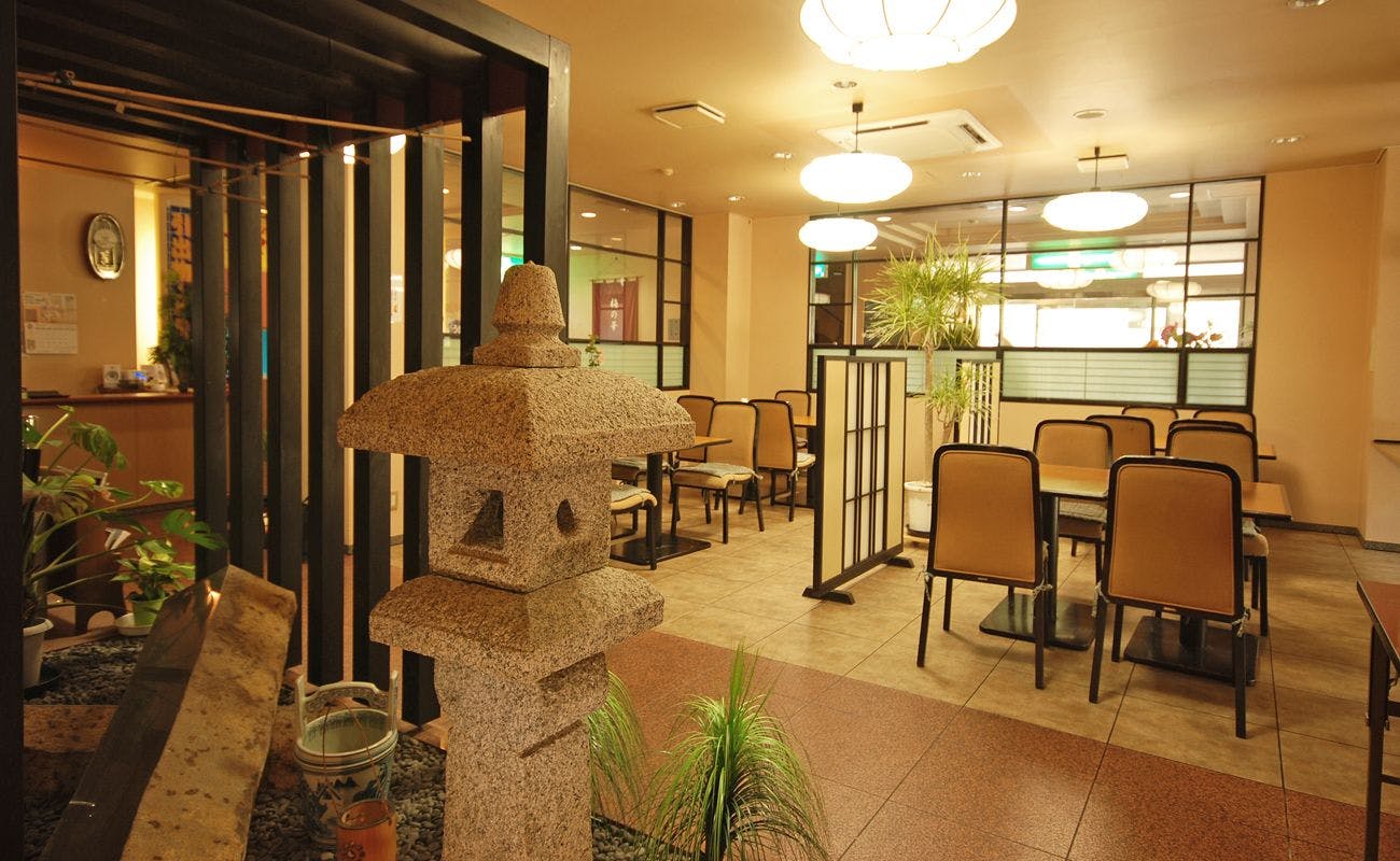 【ร้านอาหาร】อาหารเย็นและอาหารเช้าบริการที่ร้านอาหาร