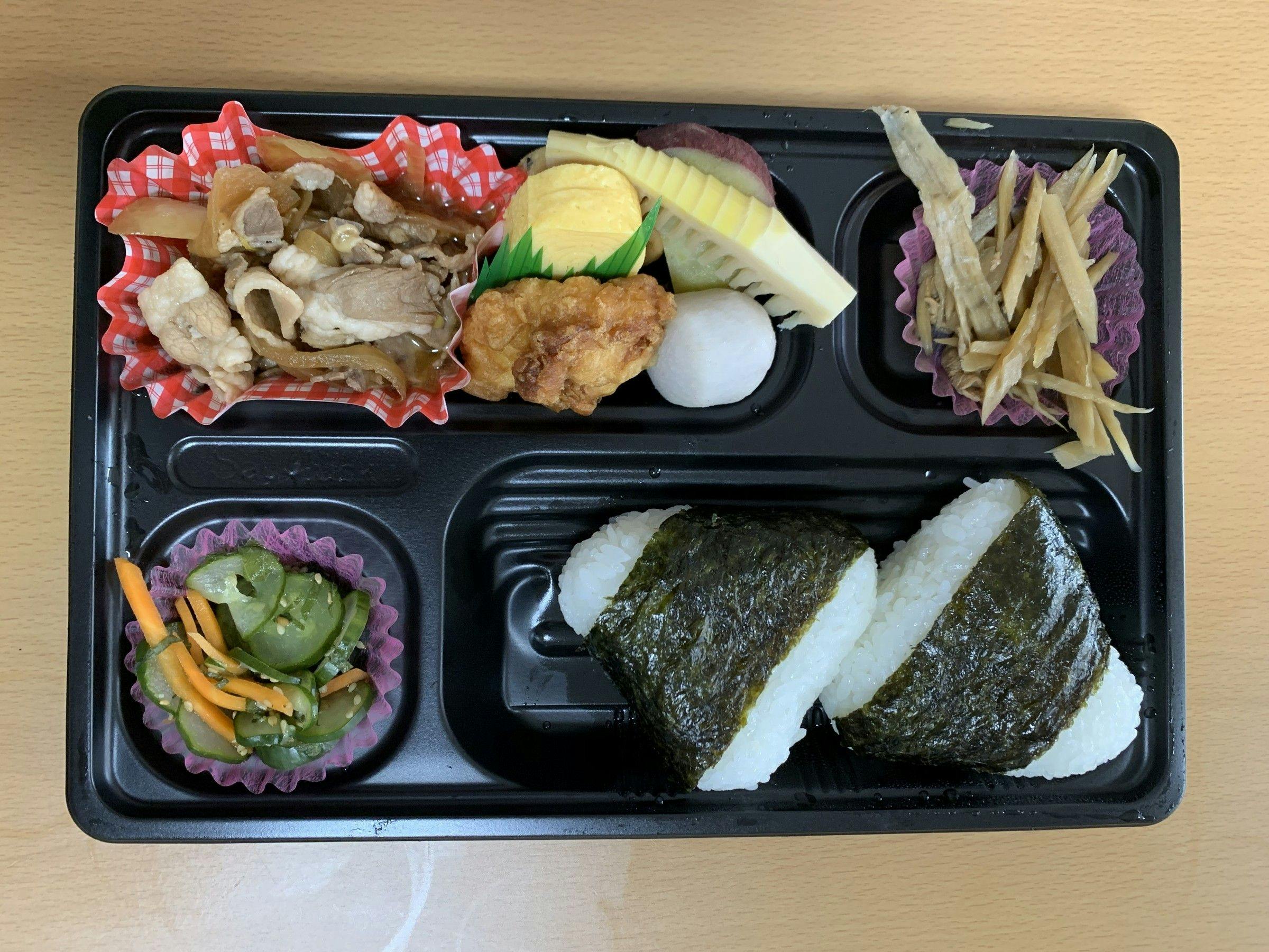 นี่คือตัวอย่างเบนโตะอาหารเช้า