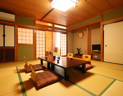 伊勢志摩の海を一望！くつろぎの和室です