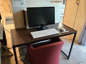 มีคอมพิวเตอร์ให้ใช้ฟรีที่ชั้น 1 ของล็อบบี้