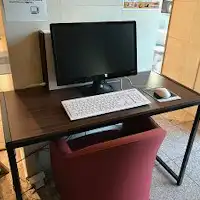 มีคอมพิวเตอร์ให้ใช้ฟรีที่ชั้น 1 ของล็อบบี้