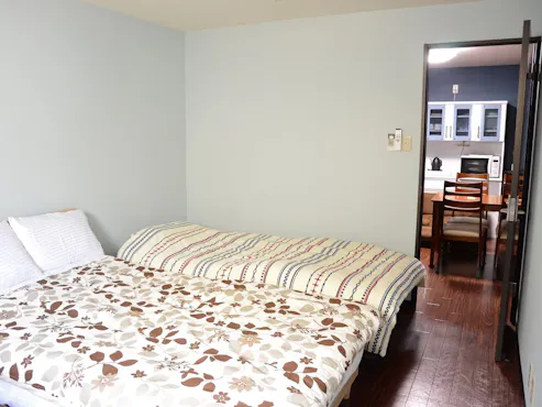 【ห้อง 201】เตียงคู่ขนาดเล็ก & เตียงเดี่ยว