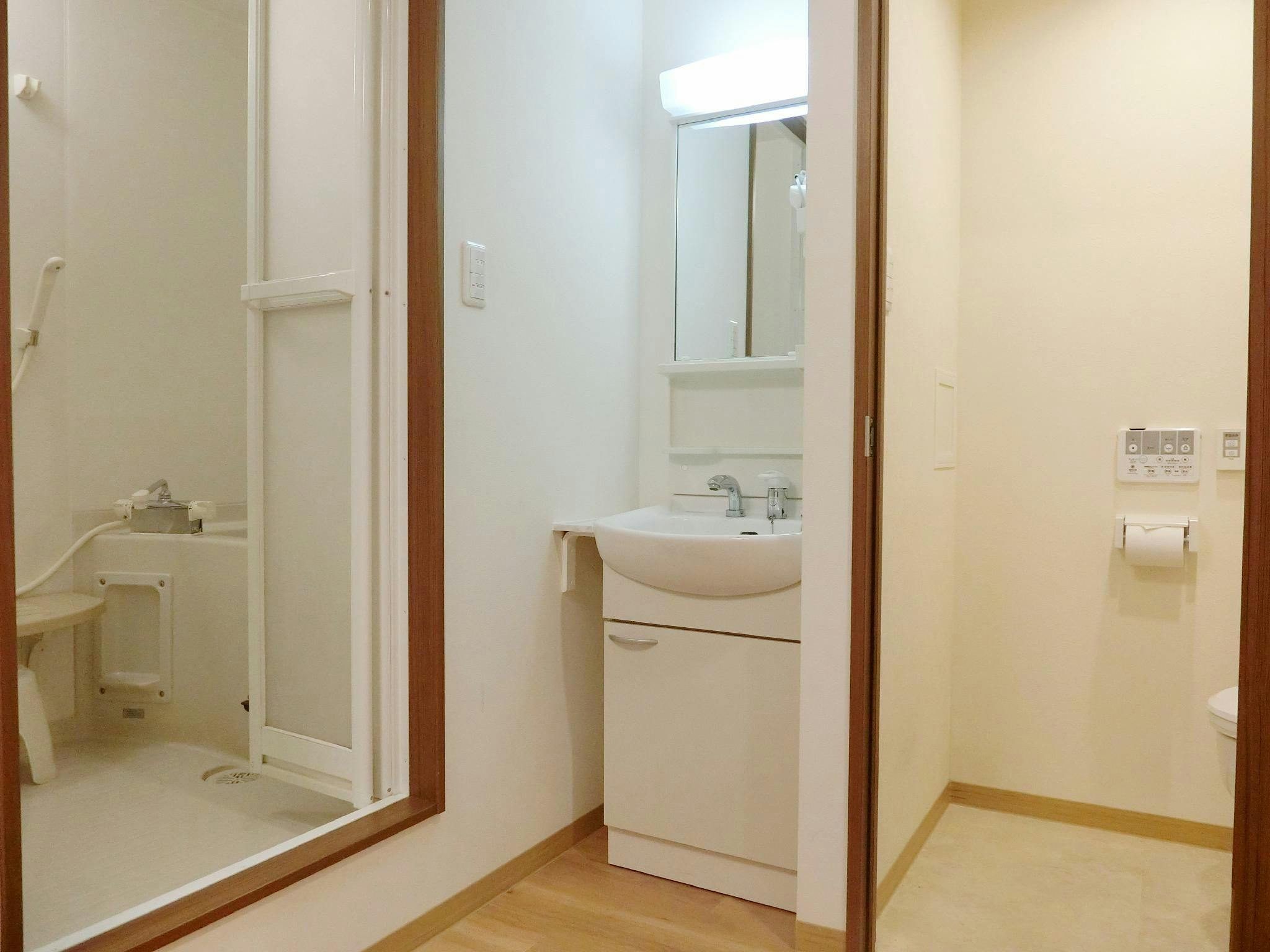 【Bathroom】【Washbasin】【Toilet】are separated