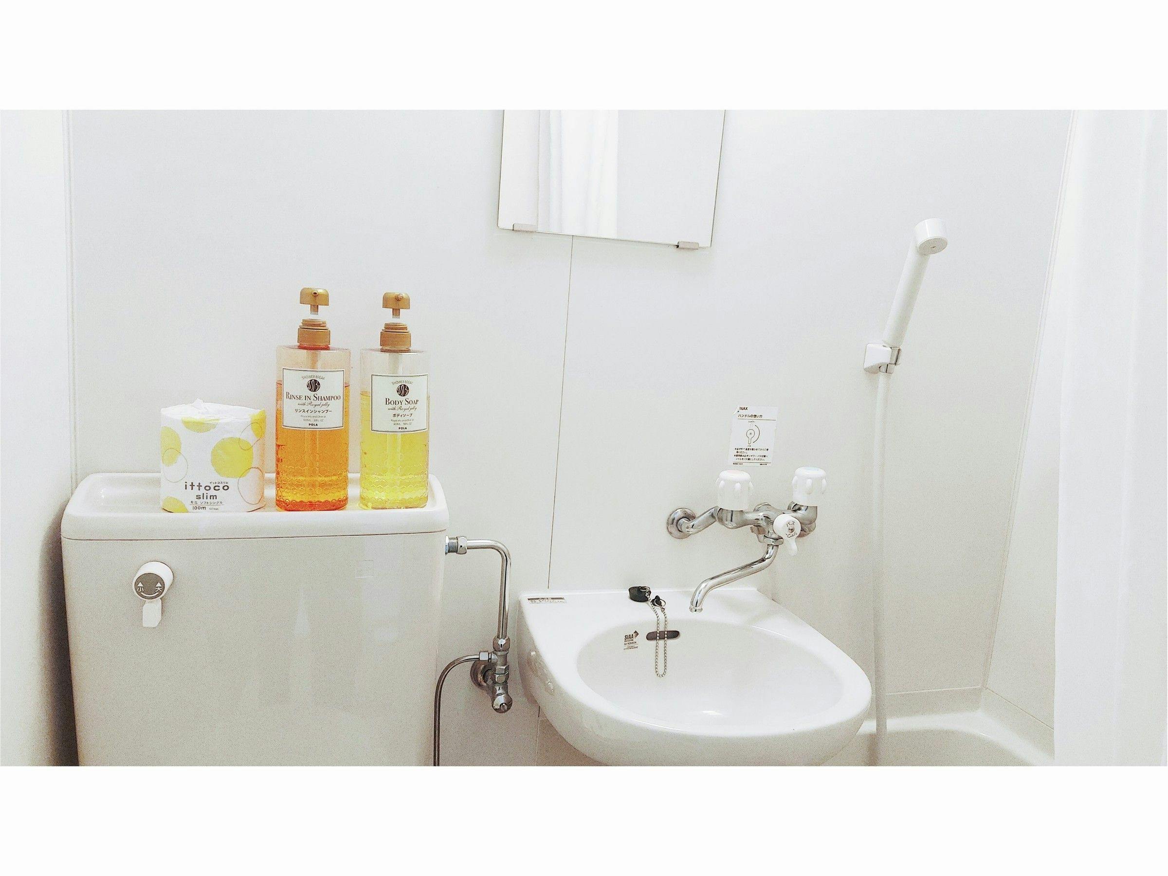 Standard Room: Unit Bathroom
