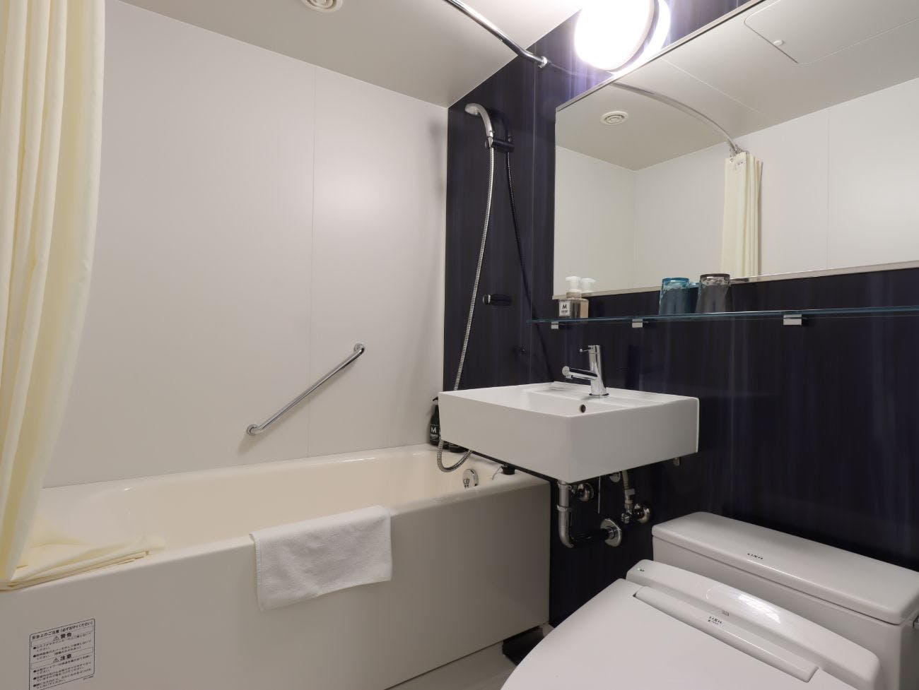 ห้องเตียงคู่พร้อมห้องน้ำในตัว