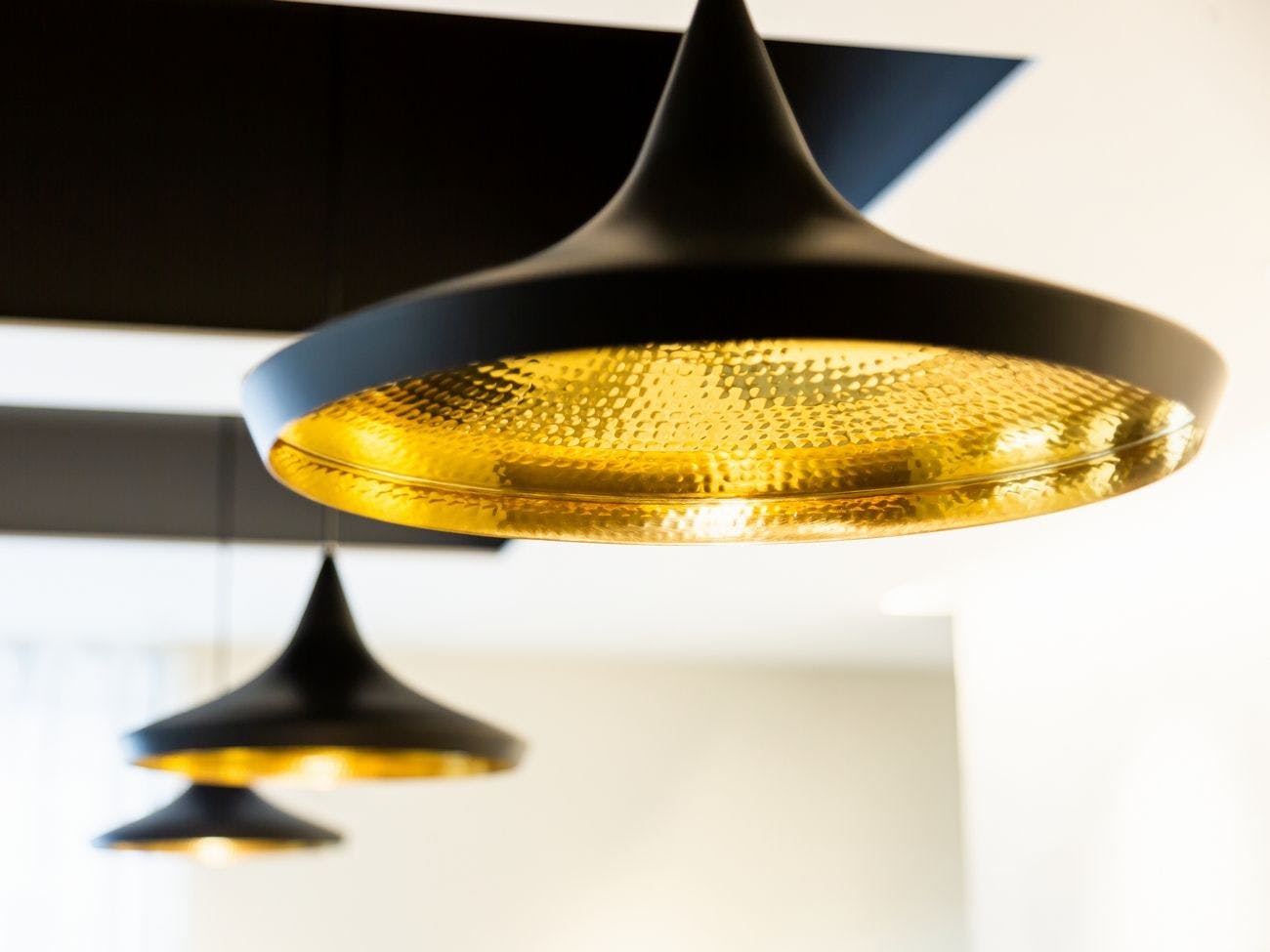 ไฟส่องสว่างที่เคาน์เตอร์