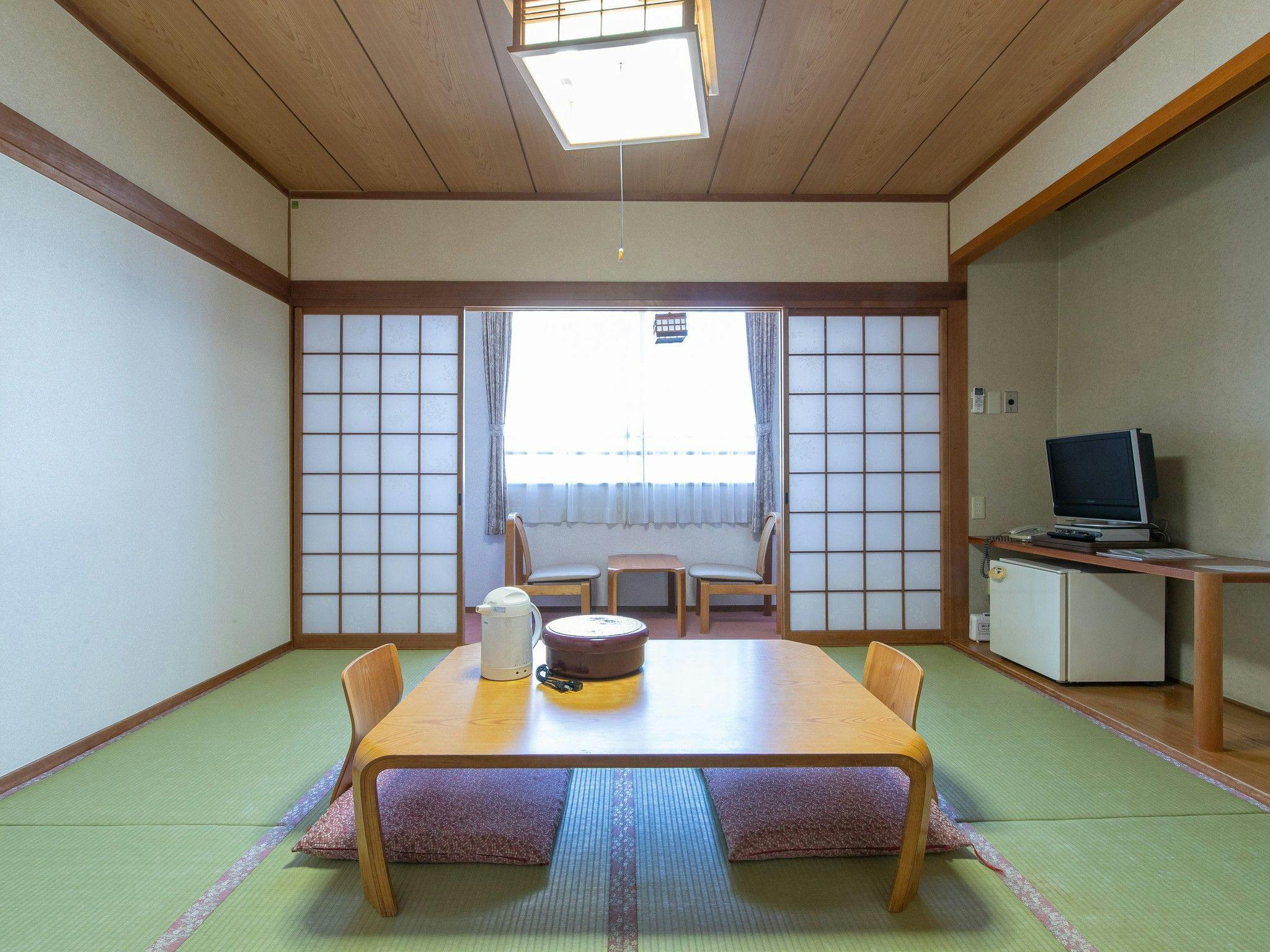 Japanese-style room for 1 to 4 guests.