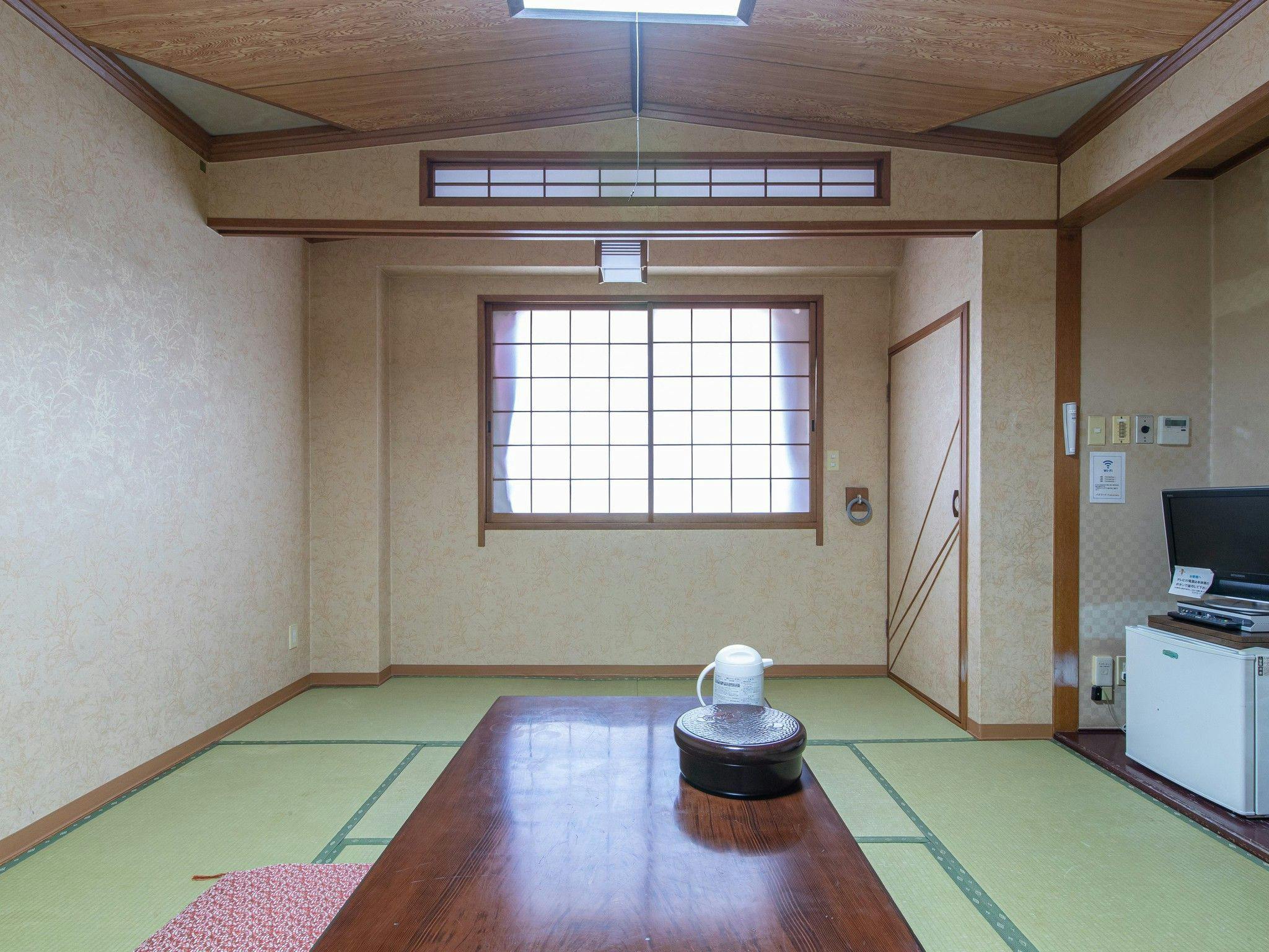 ห้องสไตล์ญี่ปุ่นสำหรับ 1-4 ท่าน (มีห้องน้ำ, ใช้ห้องอาบน้ำร่วมกัน)