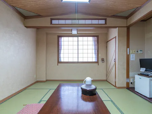 ห้องสไตล์ญี่ปุ่นสำหรับ 1-4 ท่าน (มีห้องน้ำ, ใช้ห้องอาบน้ำร่วมกัน)