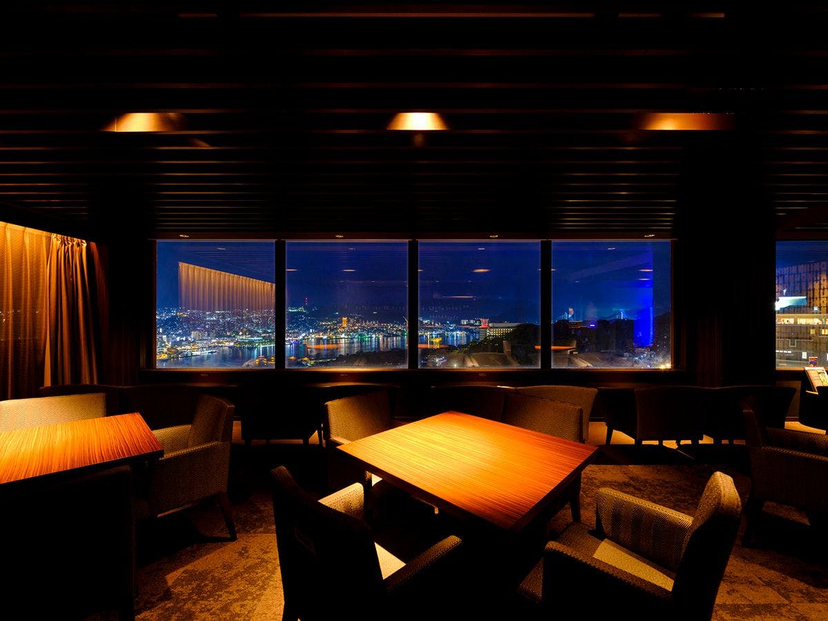 เลานจ์ชั้นบนสุดของอาคารหลัก 'ดอนบาร์ต โรเมโอ'