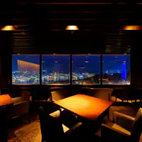 เลานจ์ชั้นบนสุดของอาคารหลัก 'ดอนบาร์ต โรเมโอ'