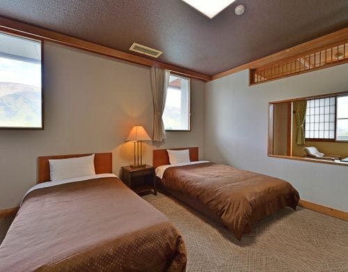 和洋室［2ベット+畳スペース］