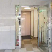 Di depan lift lantai 1