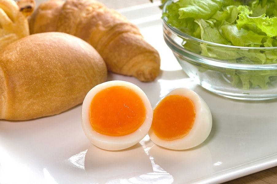 Telur rebus yang populer memiliki rasa yang menggoda.