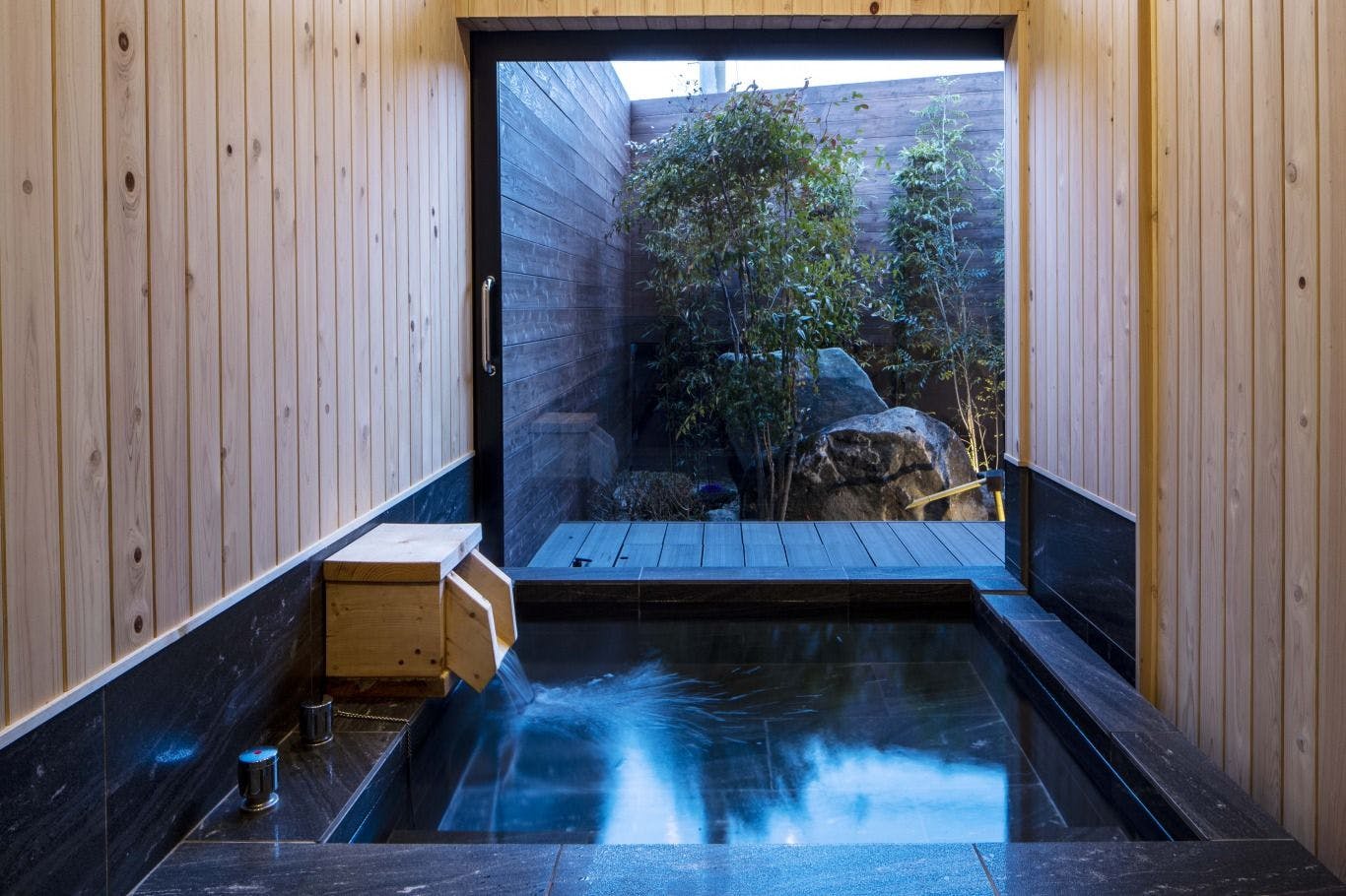 ห้องพักพร้อมอ่างอาบน้ำกลางแจ้ง ห้องโซเซกิ