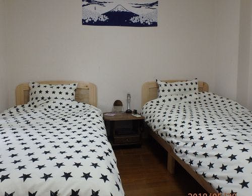 お部屋のシングルベッドです。