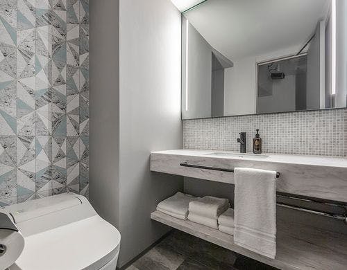 無段階調整可能なリクライニングベッド