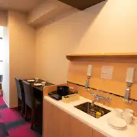 ห้องพักทุกห้องมีครัวขนาดเล็กครบครัน