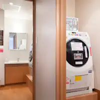 Tingkat 5 dalam bangunan: Dobi layan diri (berbayar)