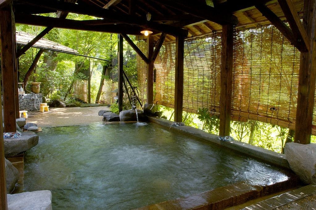 유메산스이의 노천탕을 무료로 이용 가능합니다.