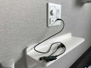 มีที่ชาร์จโทรศัพท์มือถือเป็นอุปกรณ์มาตรฐาน