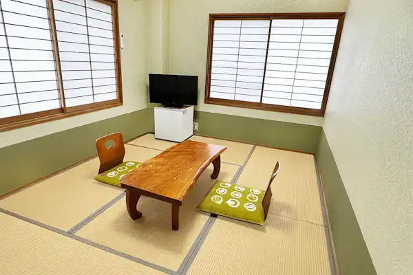 ห้องพักหมายเลข 101 ห้องสไตล์ญี่ปุ่น ขนาด 6 เสื่อ ทาทามิ ห้องมุม