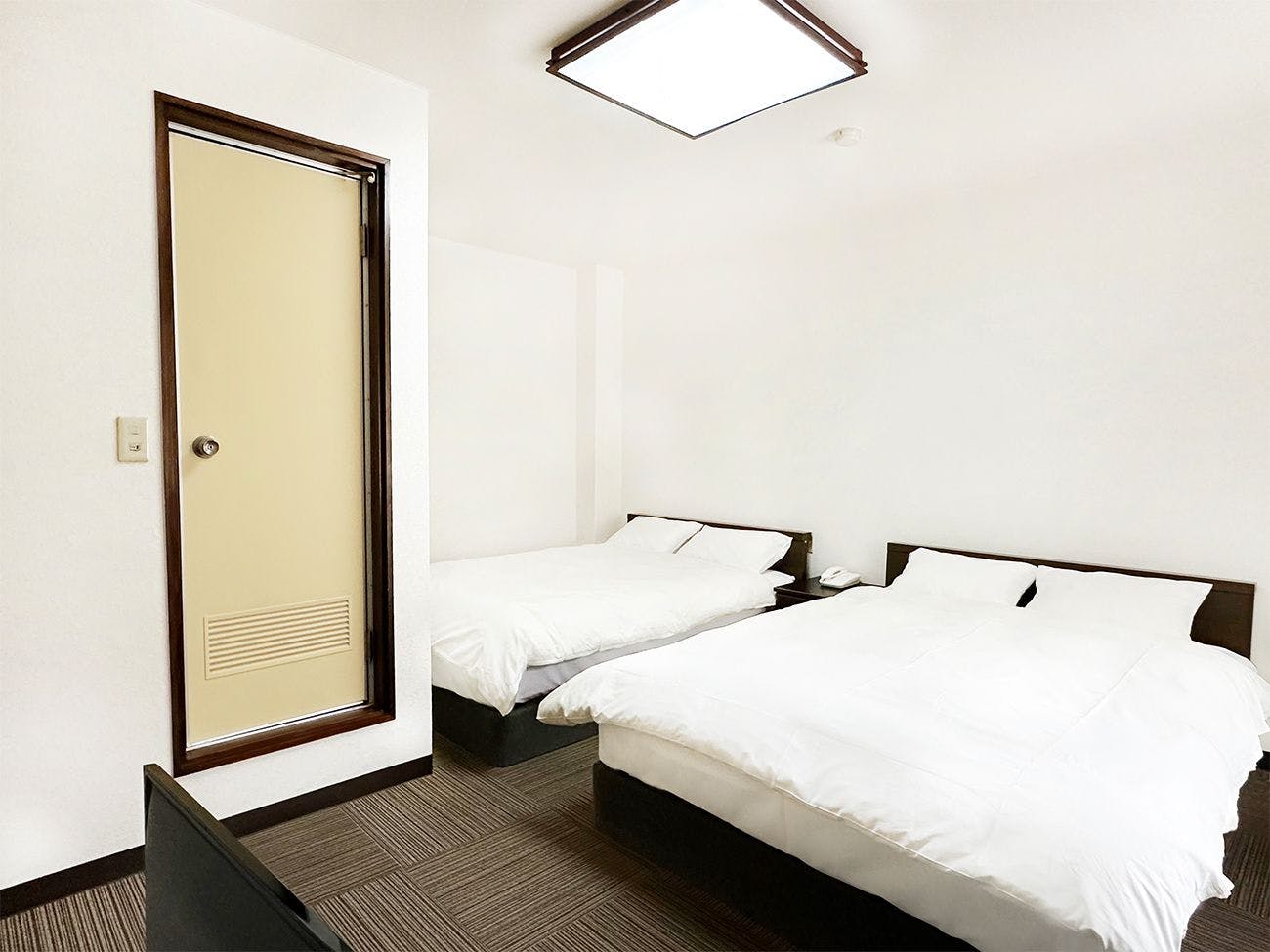 ห้อง 205 ห้องพักเตียงคู่สไตล์ตะวันตก ขนาด 14 ตารางเมตร