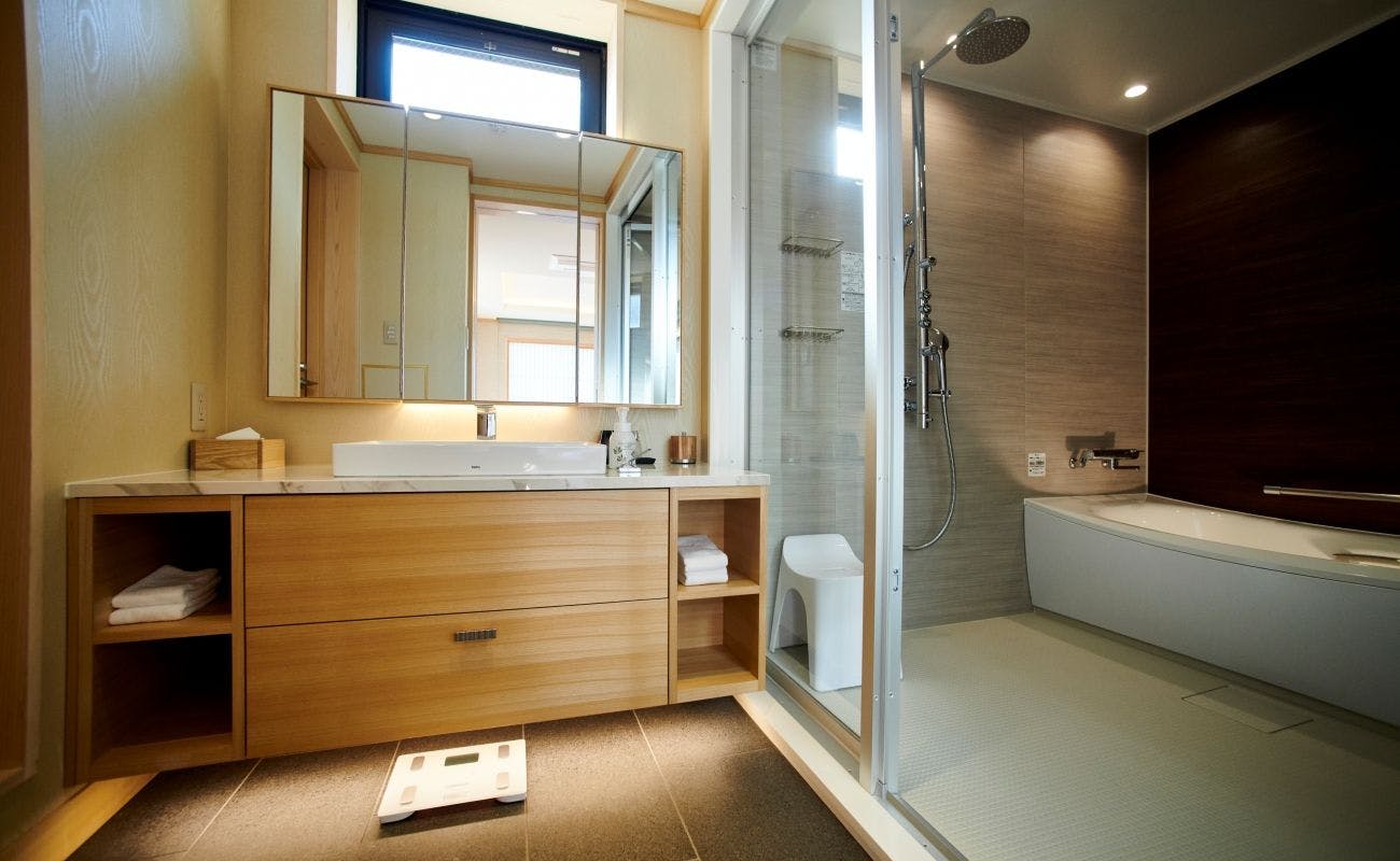 Enoshima Hotel (Enoshima Island Spa Hotel Building)