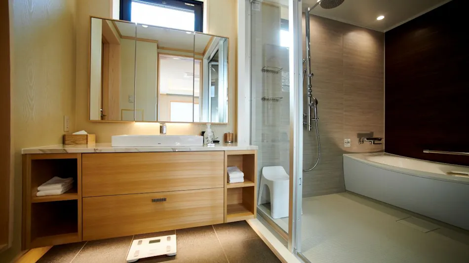 Enoshima Hotel (Enoshima Island Spa Hotel Building)