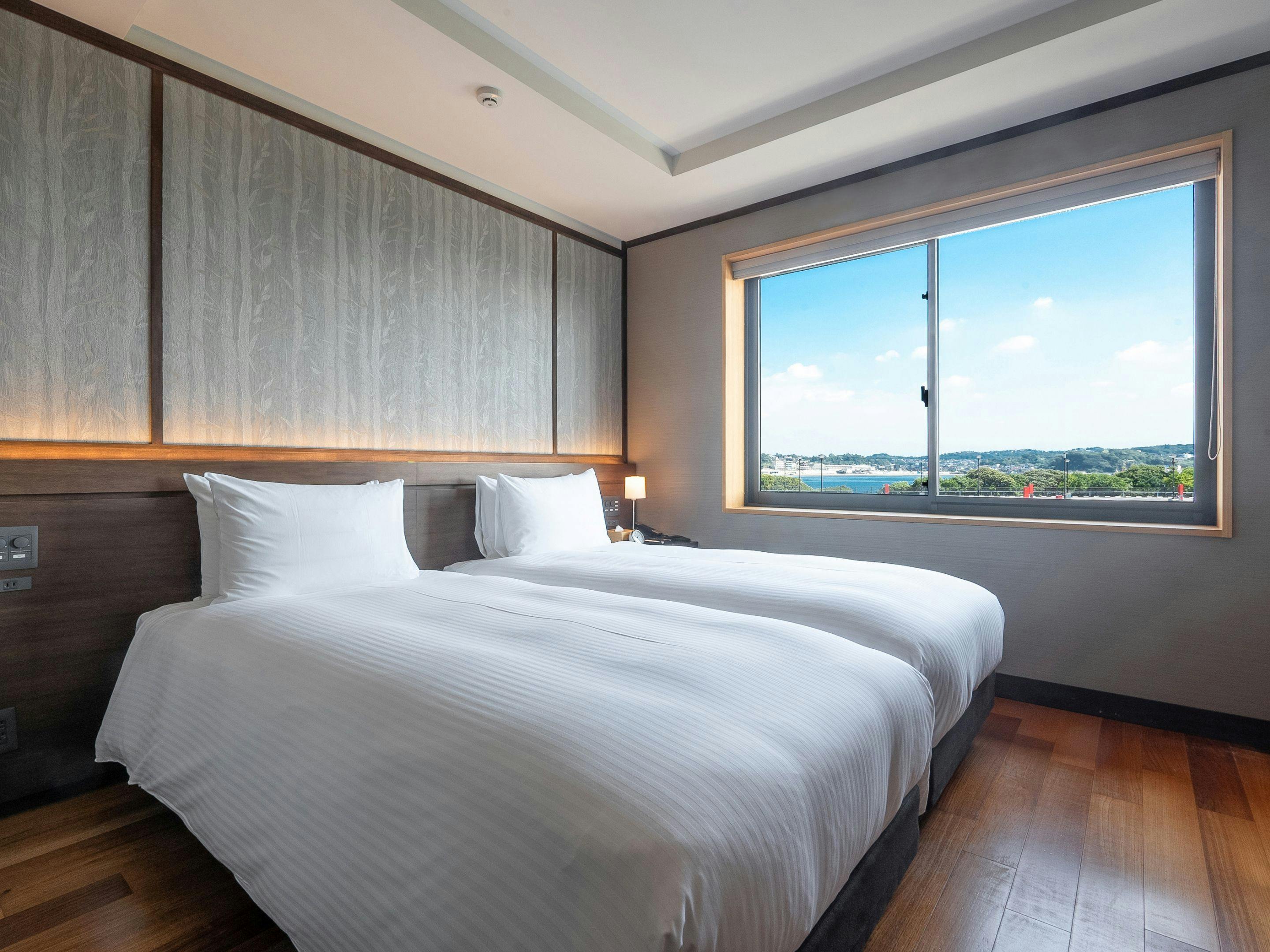 ■ Hollywood Twin Room View Room