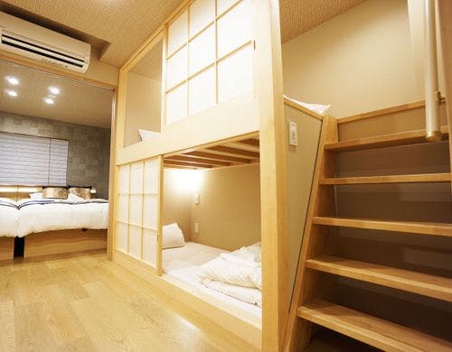 マスターベッドルームと２段ベッドルーム