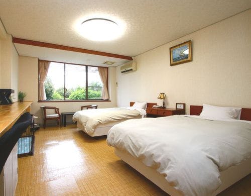 大きな窓から四季を感じることができます