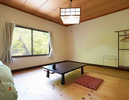 【西館・板の間13平米+2畳】