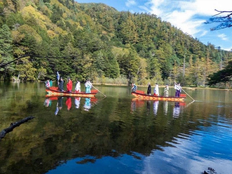 ทัศนียภาพอันงดงาม "เทศกาลเรือบูชา ณ สระเมียวจิน"