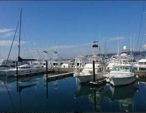 逗子マリーナからほど近い場所にあります。