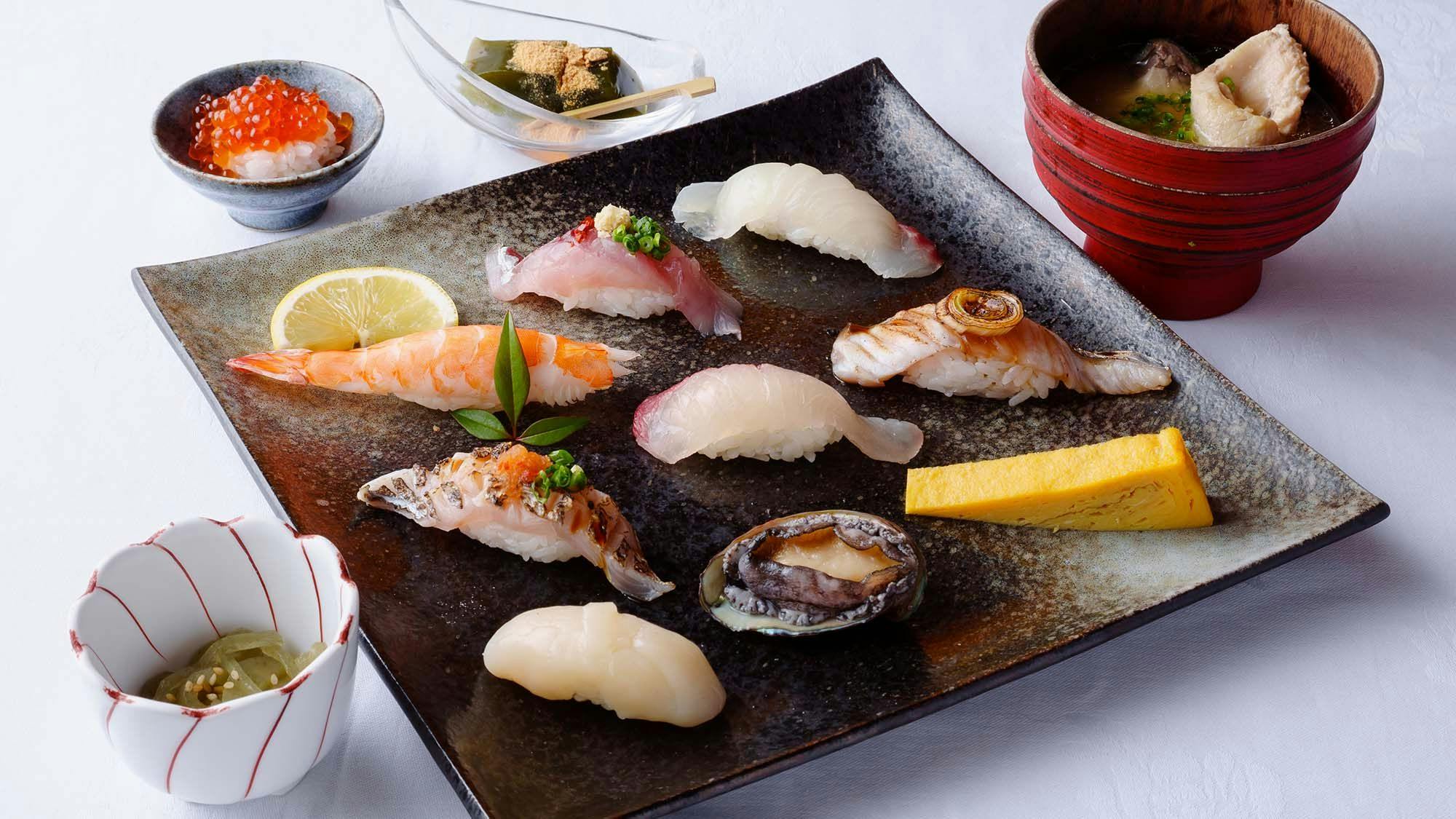 ＜พื้นฐาน＞คอร์สซูชิ 10 ชิ้นแบบโอมาคาเสะ