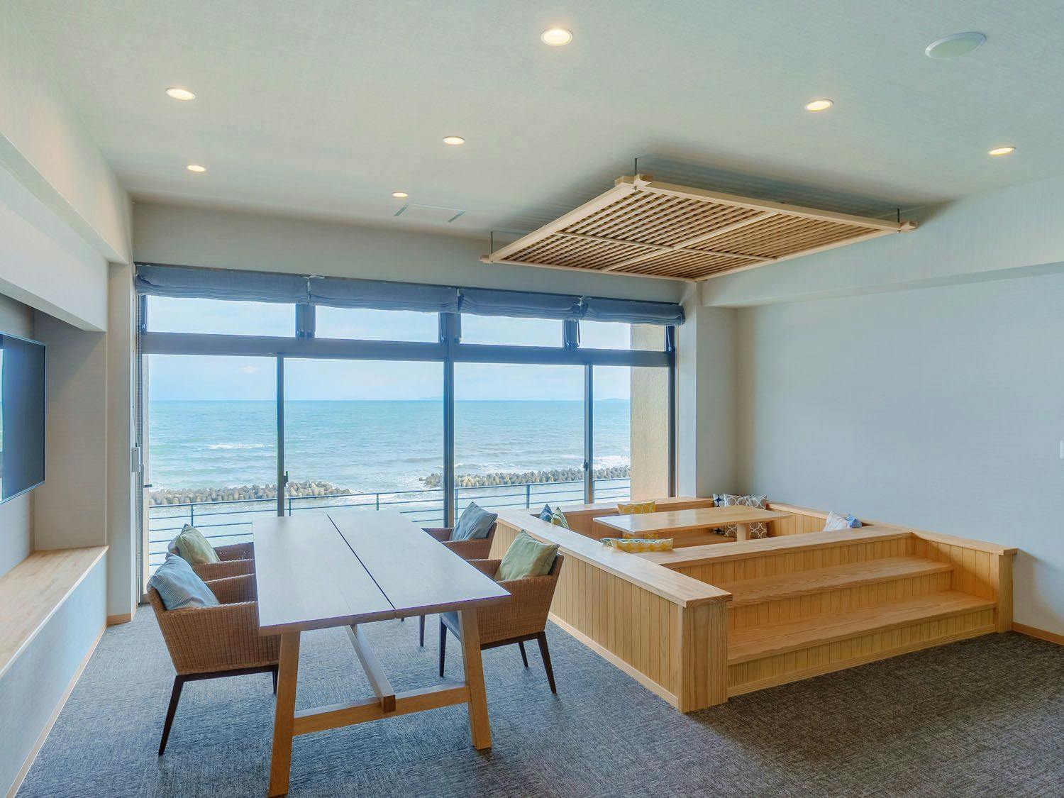Seaside Sushi Inn Yahataya