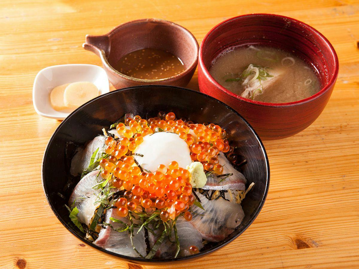Seaside Sushi Inn Yahataya
