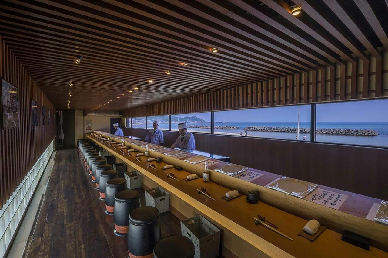 Seaside Sushi Inn Yahataya