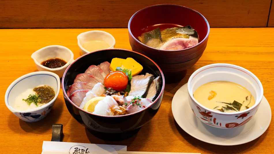 Seaside Sushi Inn Yahataya