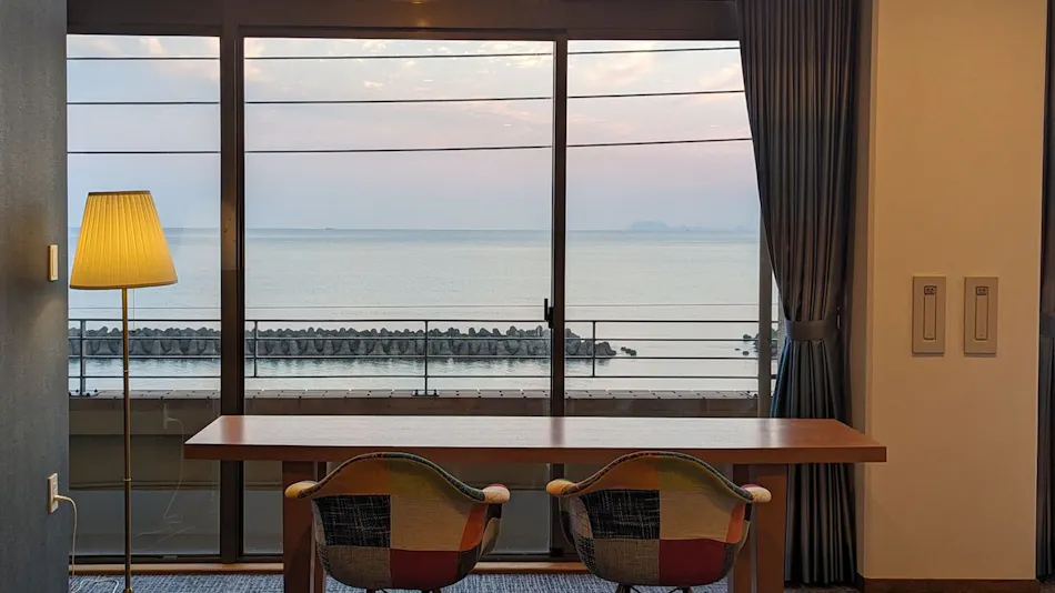 Seaside Sushi Inn Yahataya