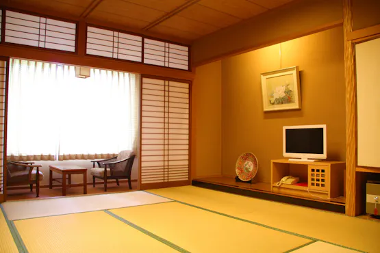 ห้องพักสไตล์ญี่ปุ่นแท้ 8 เสื่อทาทามิ