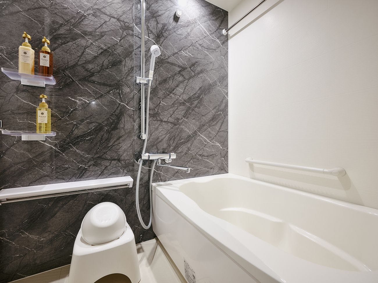 ครอบครัวมาตรฐาน (ห้องน้ำ)